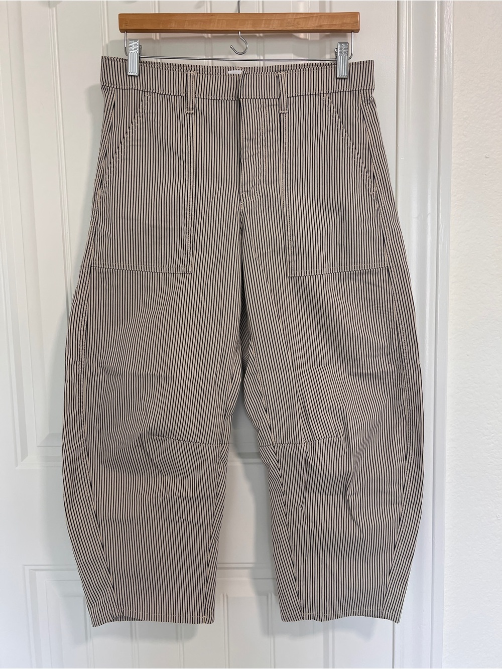 Gap Black and White Pinstriped, Cropped Barrel Pants 6 Petite
